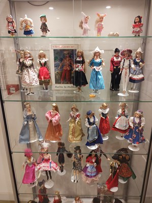 500 Barbies in Hoorn 6
